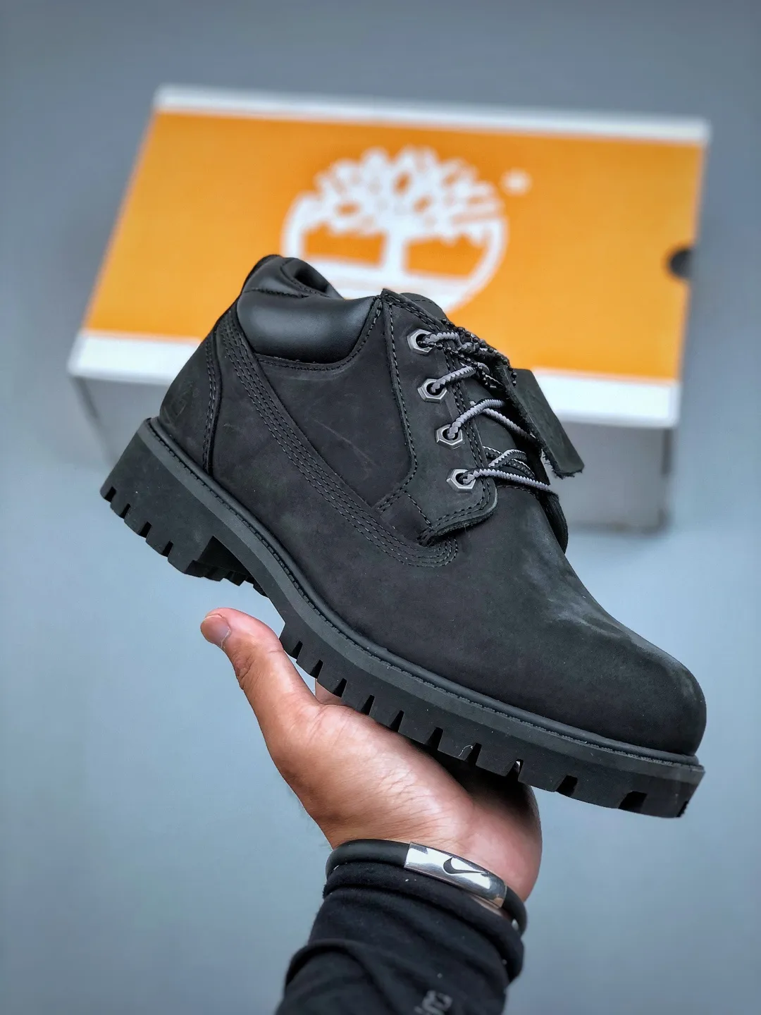 Local pick-up 💰560 supports store release and returns in season. The world's leading outdoor brand Timberland/Timberland Men's Classic Oxford Waterproof Boots men's low-top waterproof desert workwear casual Martin low boots Size: Men/39.5 40 41 42 43 44 (leather shoe size: one size larger than sports shoes!) Original hardware molded shoelace buckle New upgrade of top-notch craftsmanship Original factory in Zhongshan. Original imported waterproof leather. Injection-molded outsole. Dynamic water-repellent when folded horizontally. Original uniform full frosted leather collar. Full cow lining. Brand new original packaging shoe box. Exclusive supply in the market.